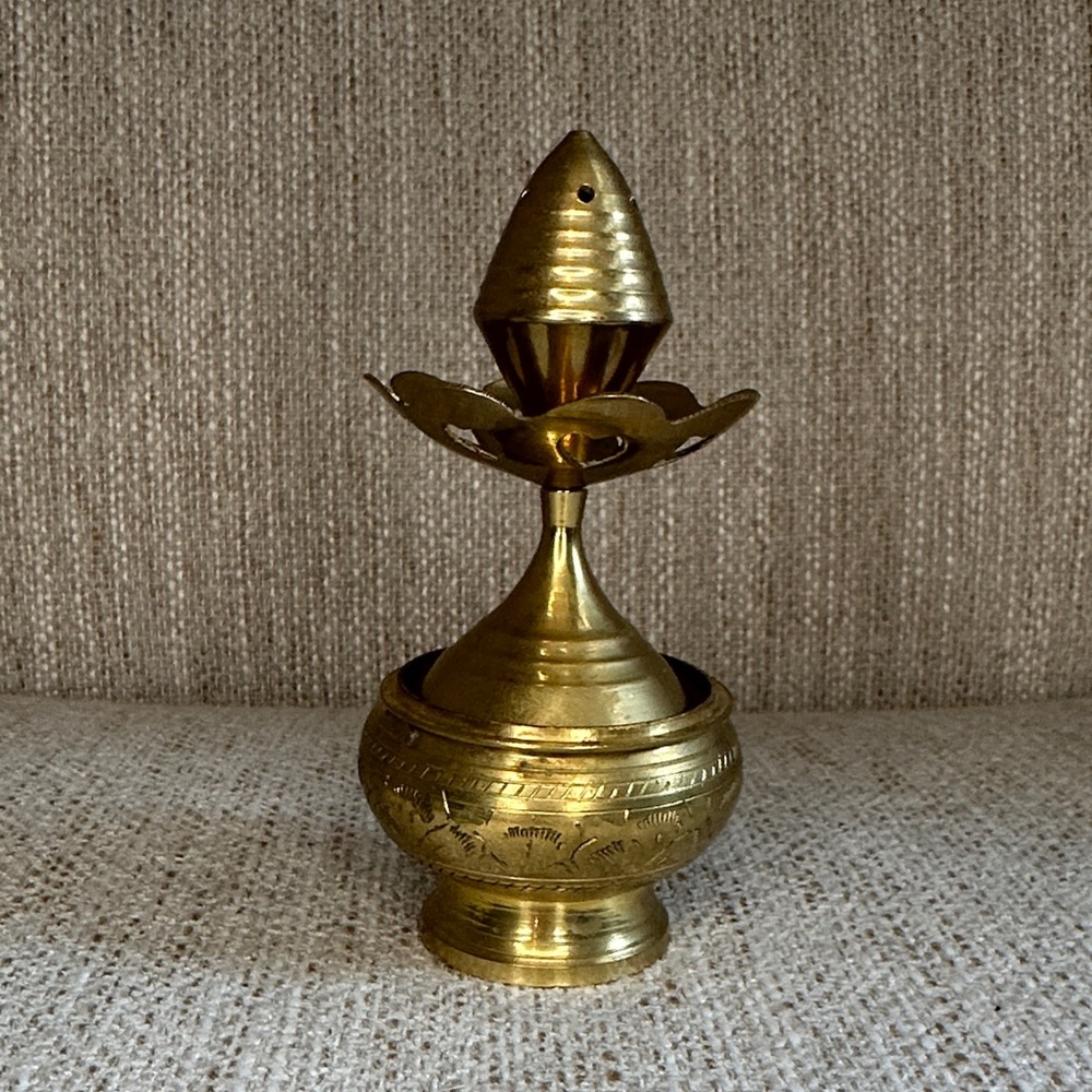 Elegant Brass Incense Holder – Traditional Agarbatti Stand